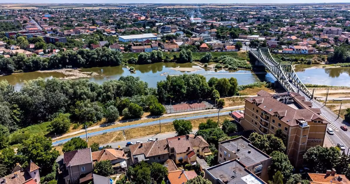 Casă individuală de vânzare cu 3 camere în zona Malul Mureșului, Arad