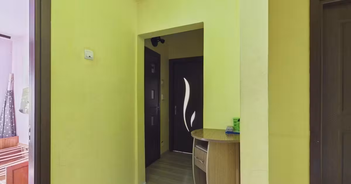 Apartament de vânzare cu 3 camere în zona Aurel Vlaicu, Arad
