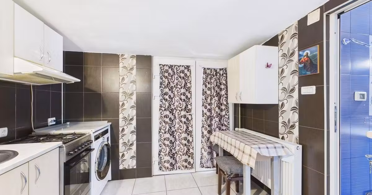 Apartament de vânzare cu 2 camere, mobilat în zona Intim, Arad