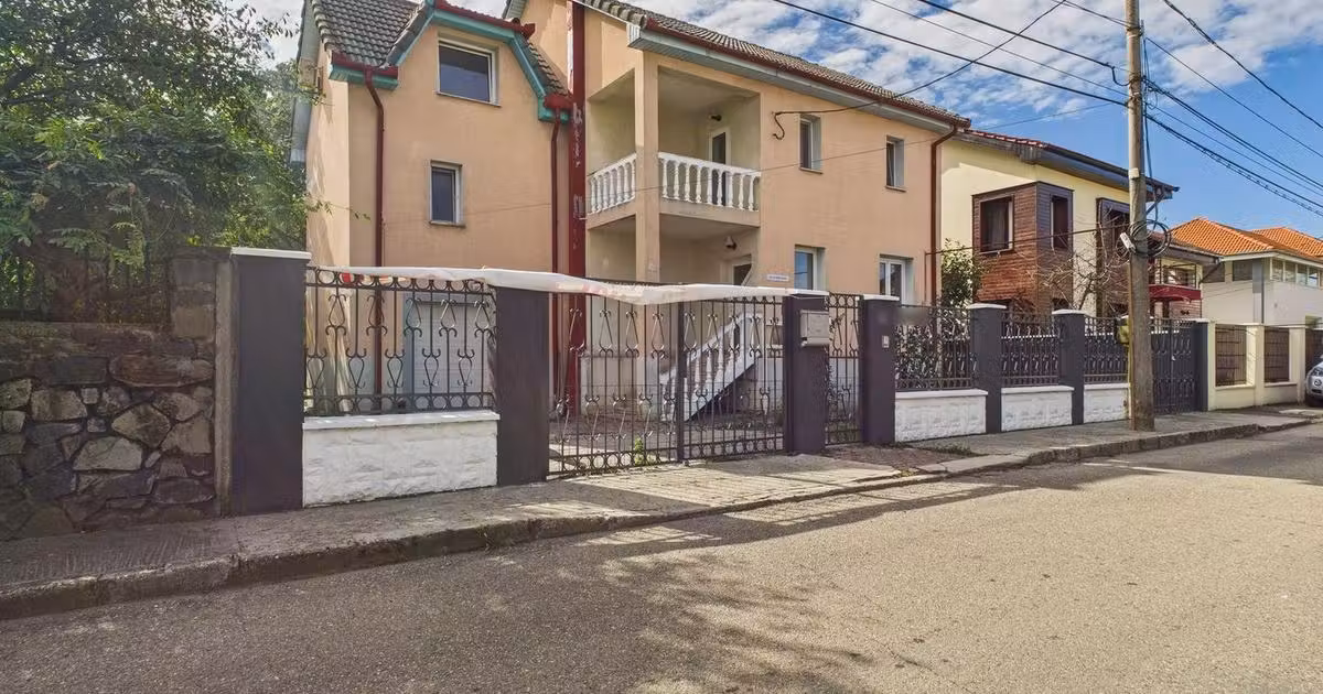 Casă individuală de vânzare cu 5 camere în Dumbrăvița