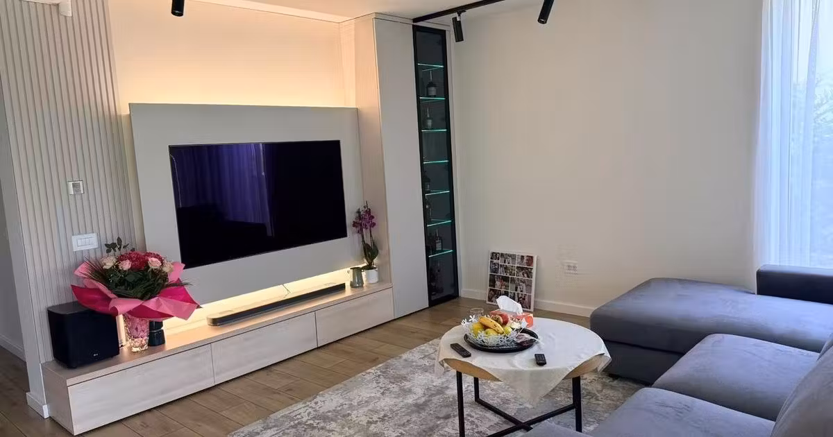 Casă individuală de vânzare cu 6 camere în Dumbrăvița