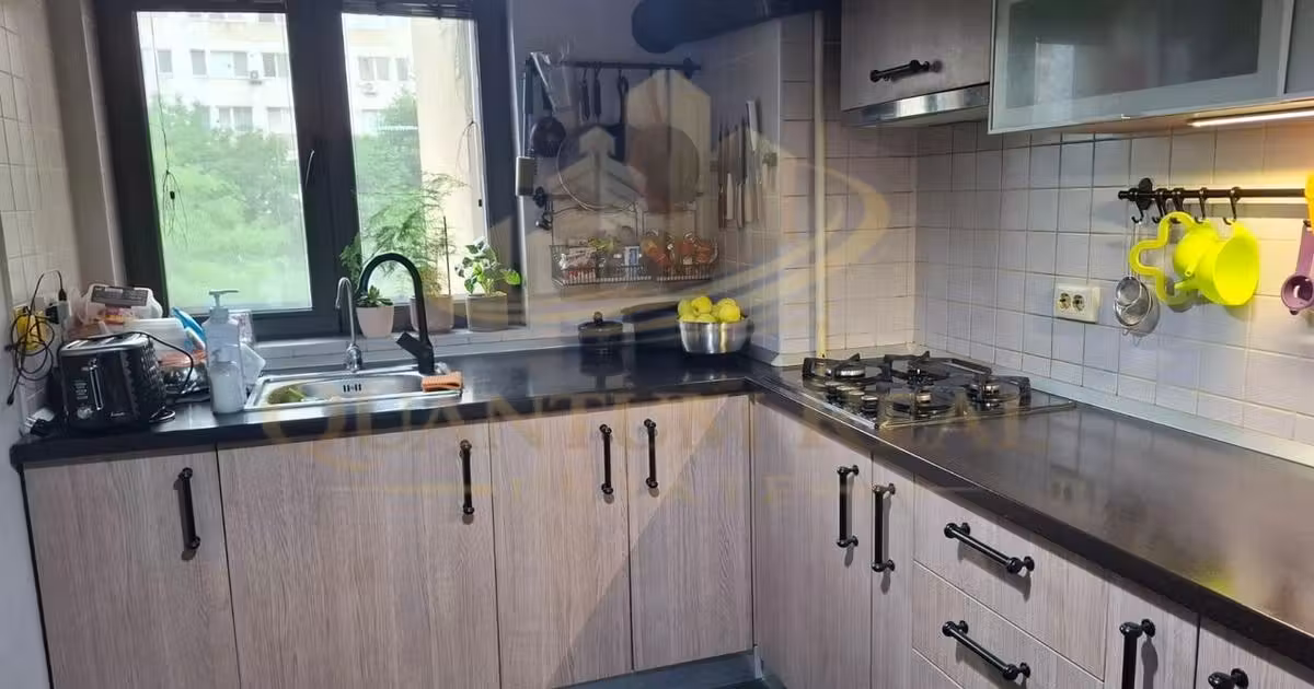 Apartament de vânzare cu 3 camere în zona Berceni, Sector 4