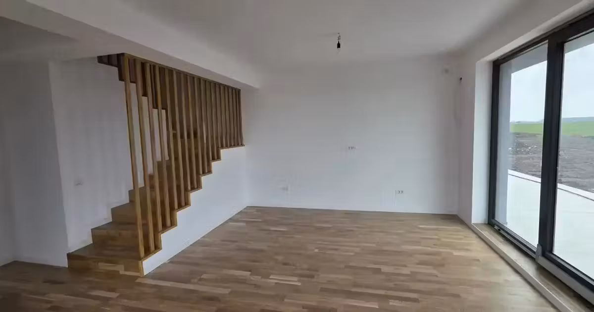 Casă de vânzare cu 5 camere în Otopeni