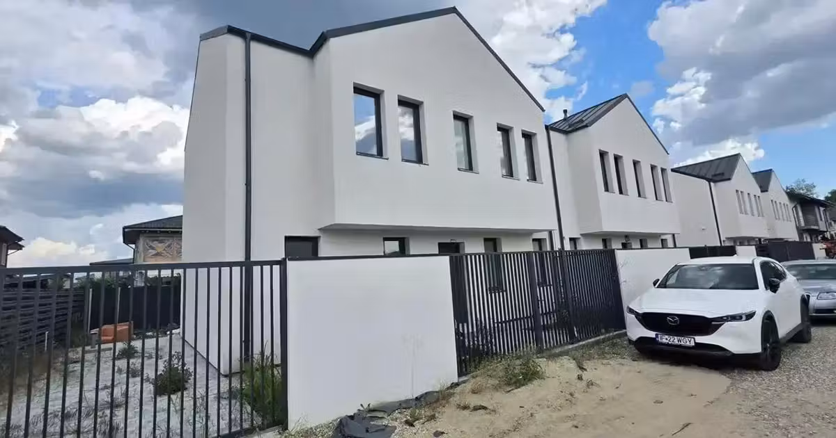 Casă de vânzare cu 4 camere în Otopeni