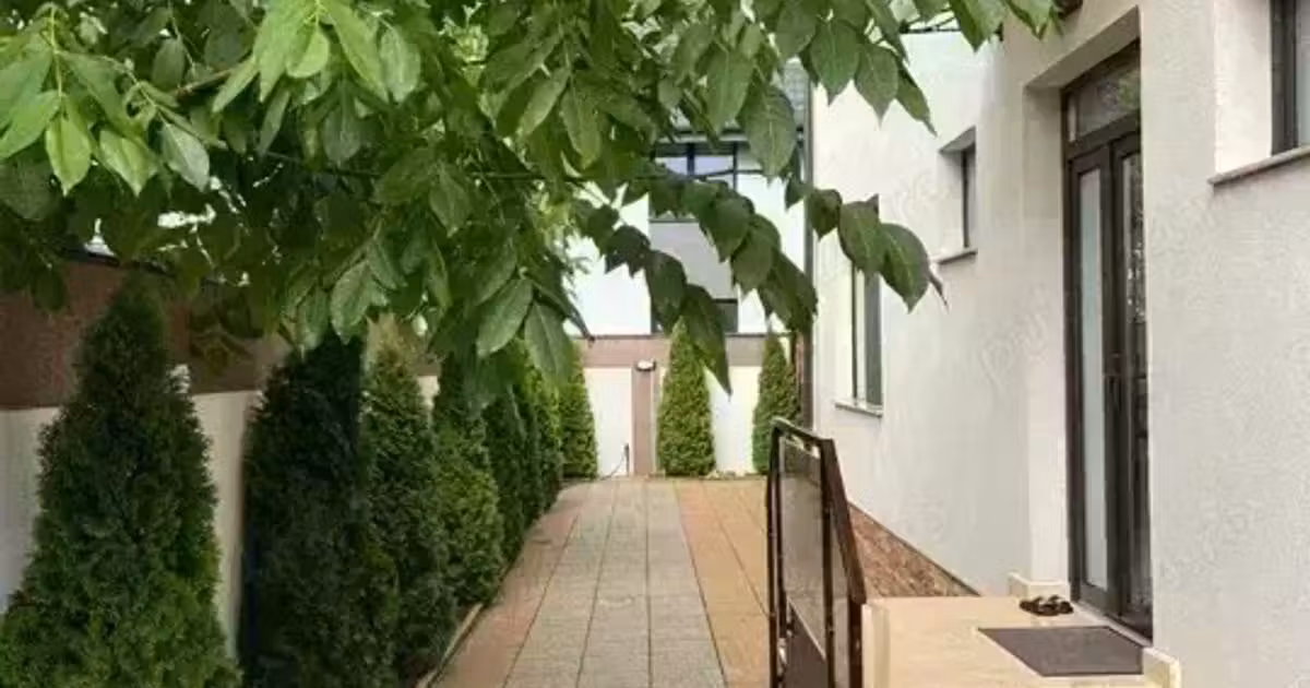 Casă de vânzare cu 5 camere în Otopeni