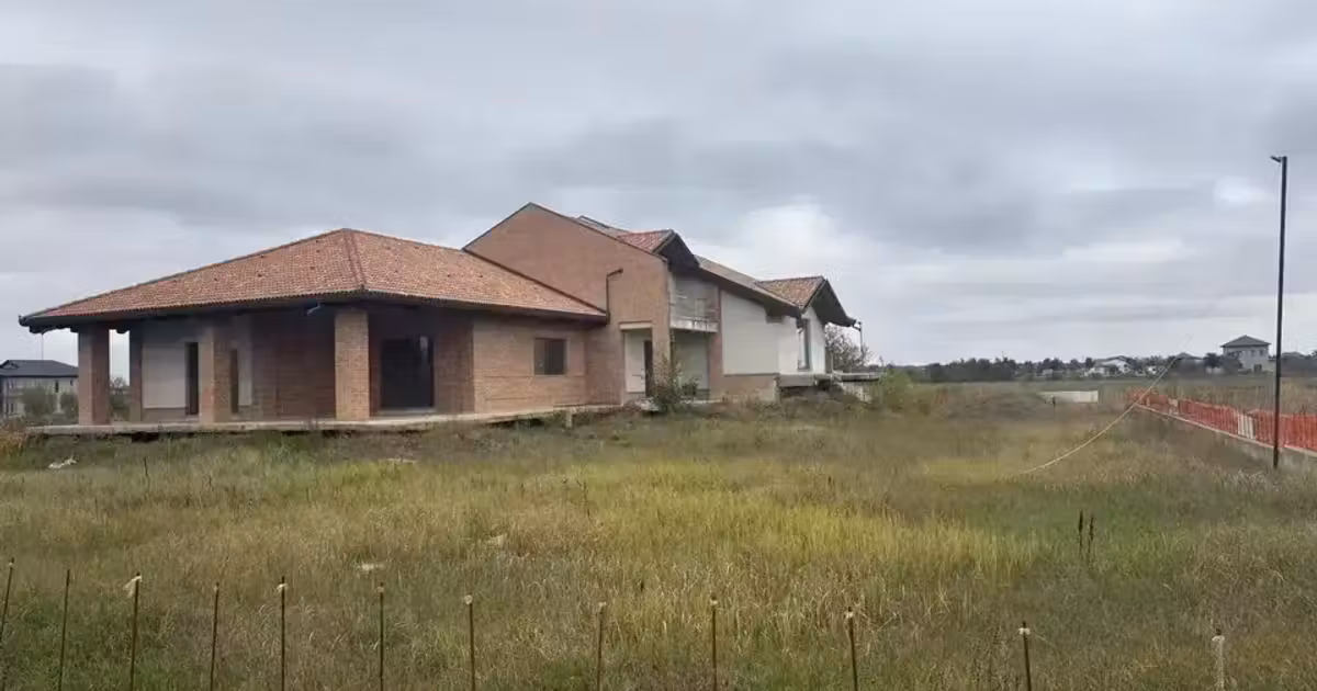 Casă de vânzare cu 10 camere în Pantelimon
