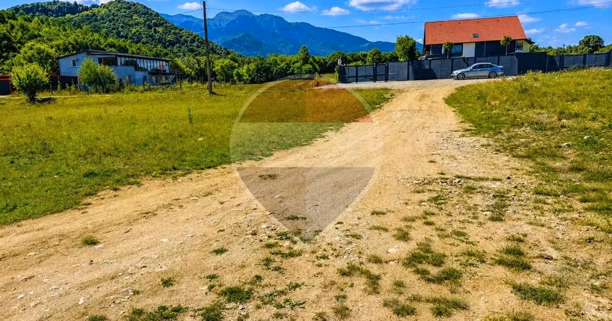 Teren Construcții intravilan de vânzare de 1389 mp, în Râșnov
