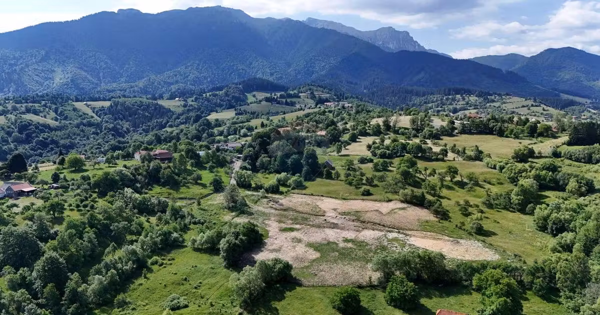 Teren Construcții intravilan de vânzare de 1900 mp, în Bran