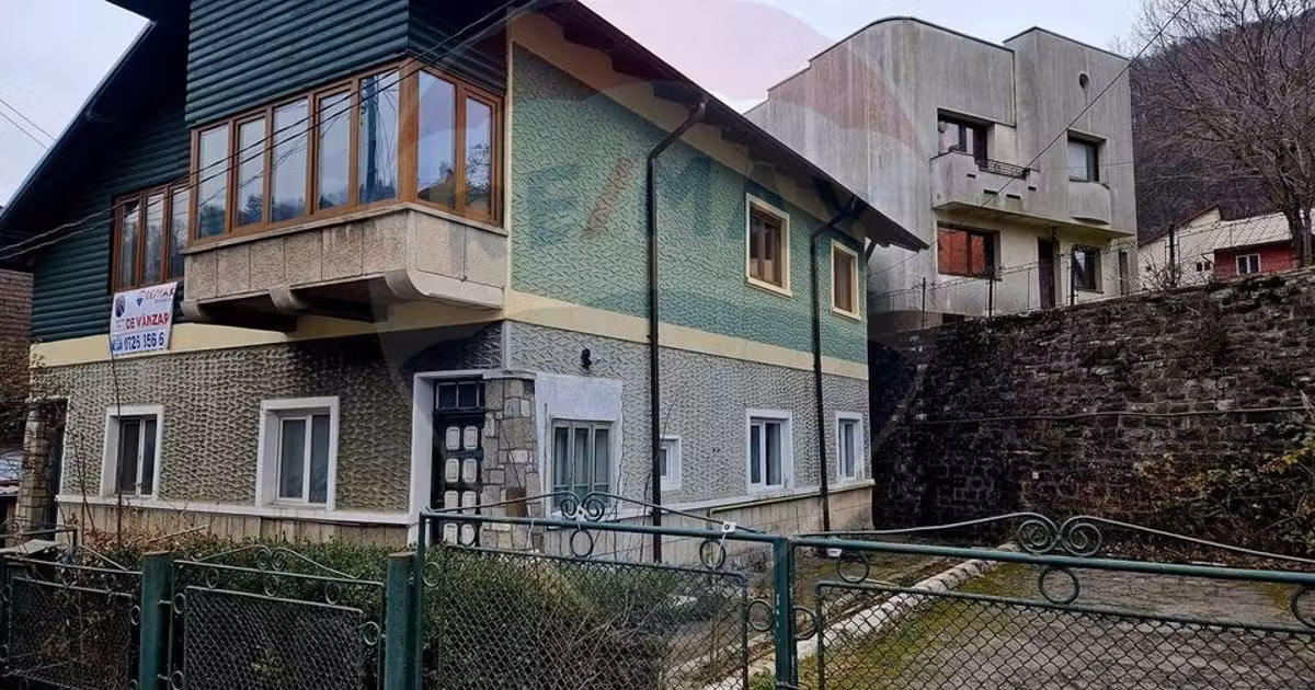 Apartament de vânzare cu 3 camere, mobilat în Sinaia