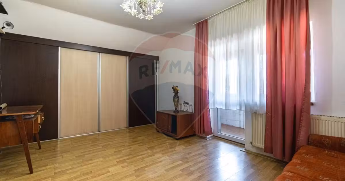 Apartament de vânzare cu 3 camere în Codlea