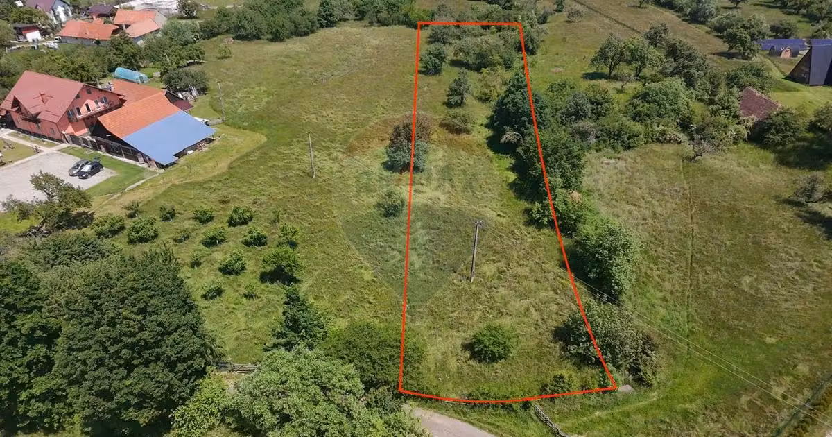 Teren Construcții intravilan de vânzare de 4600 mp, în Bran