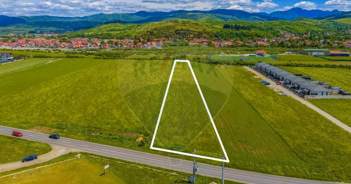 Teren Construcții intravilan de vânzare de 8600 mp, în Tărlungeni