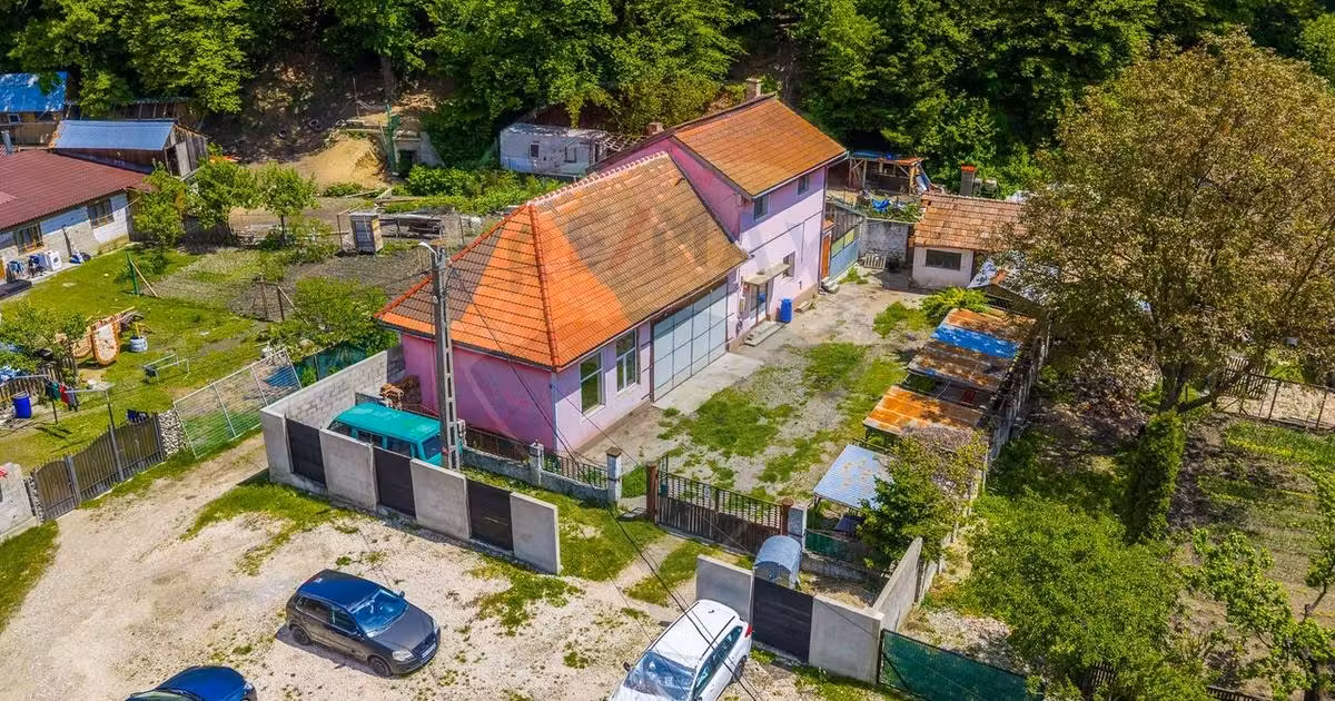 Casă individuală de vânzare cu 4 camere în Colonia 1 Mai