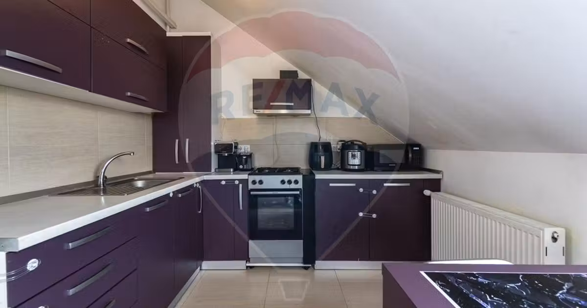 Apartament de vânzare cu 3 camere, mobilat în Sânpetru