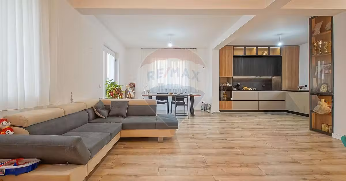 Casă individuală de vânzare cu 4 camere în zona Stupini, Brașov