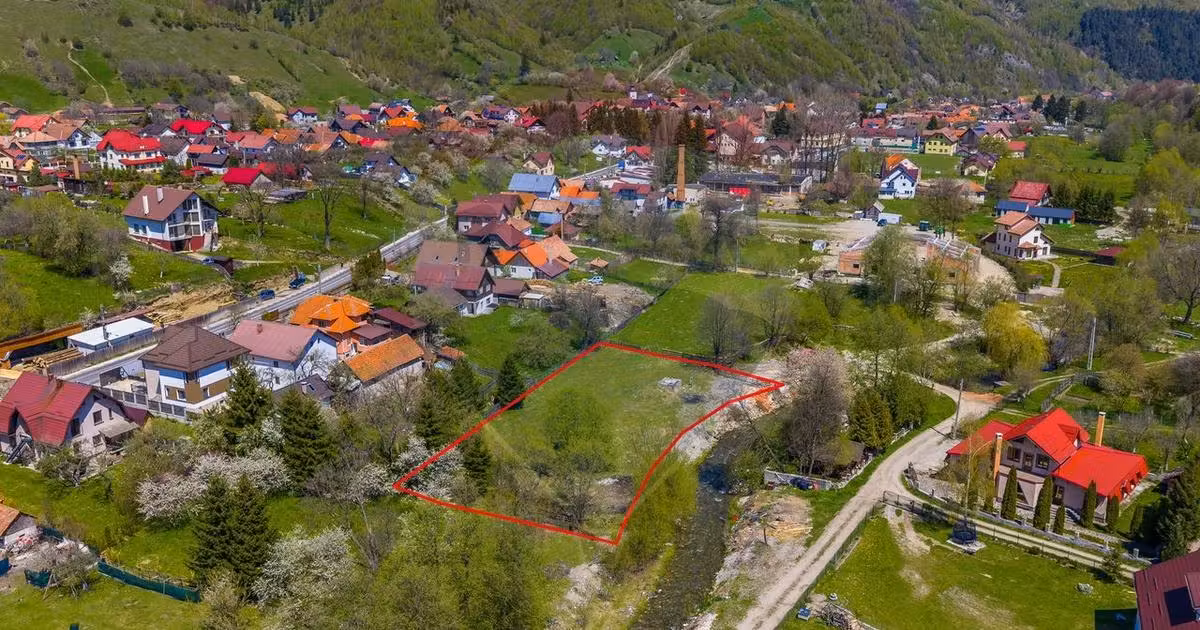 Teren Construcții intravilan de vânzare de 1805 mp, în Moieciu de Jos