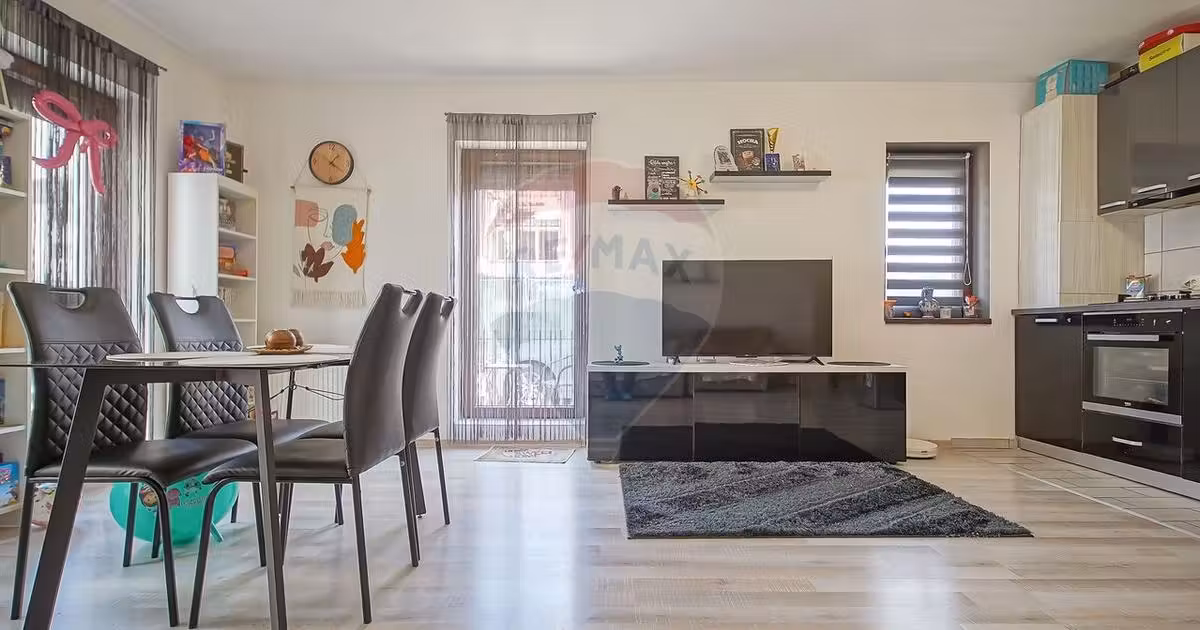 Apartament de vânzare cu 3 camere, mobilat în zona Tractorul, Brașov