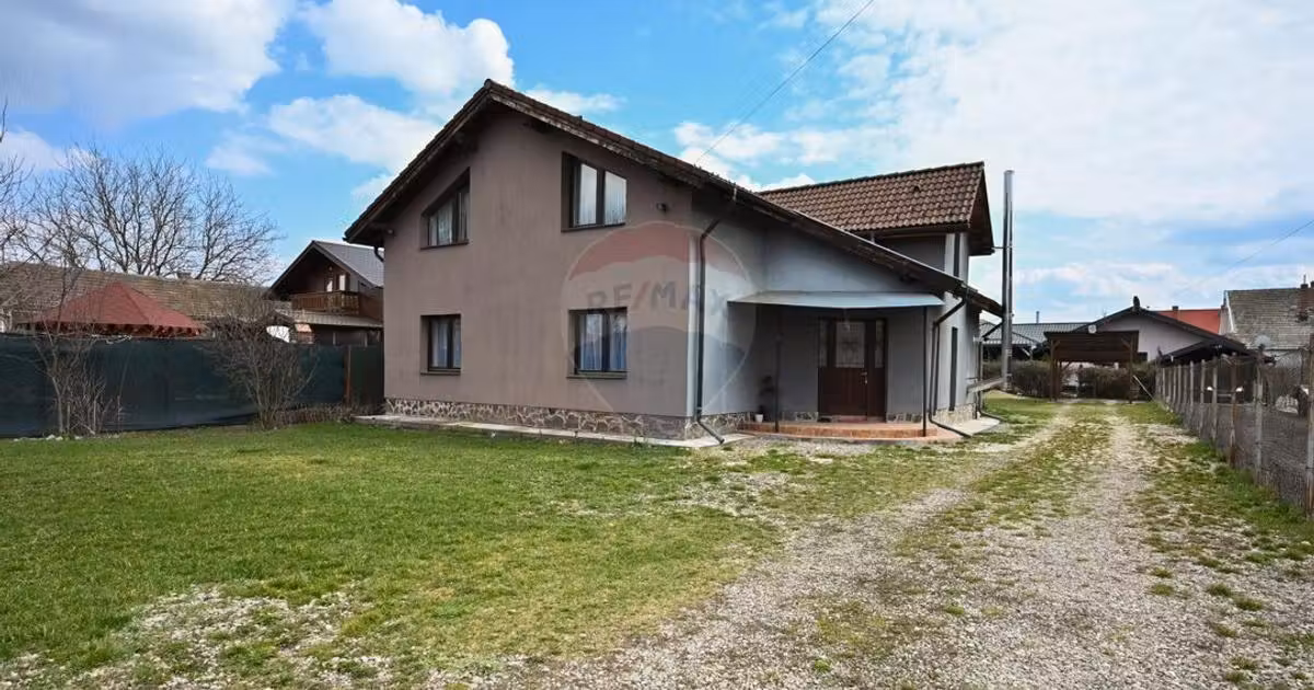 Casă de vânzare cu 4 camere, mobilată în Podu Oltului