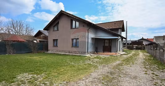 Casă Podu Oltului