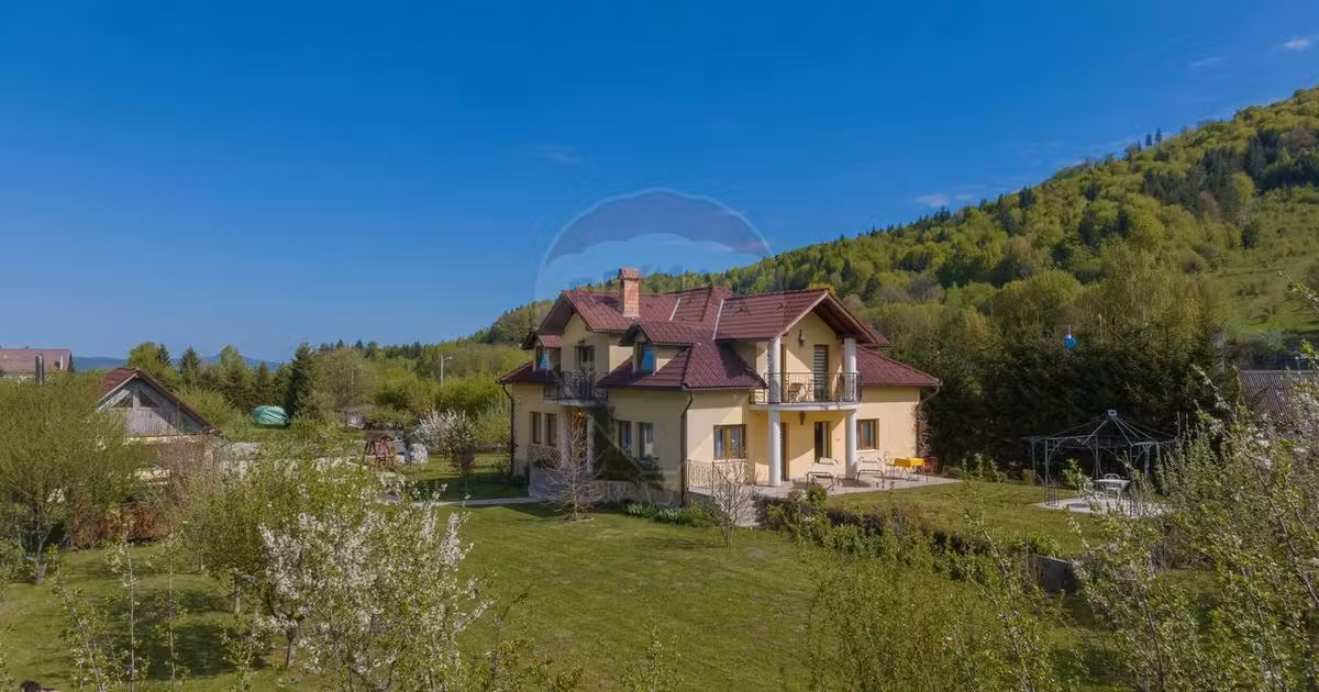 Casă individuală de vânzare cu 10 camere în Râșnov