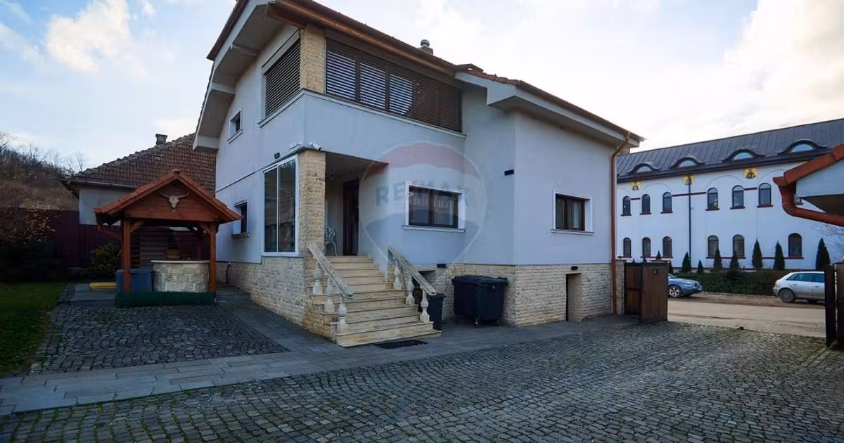 Casă individuală de vânzare cu 4 camere, mobilată în Cornești (Gârbău)