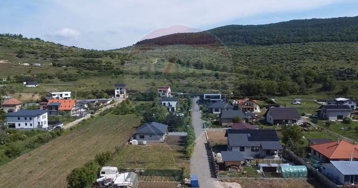 Teren Construcții intravilan de vânzare de 700 mp, în Rădaia