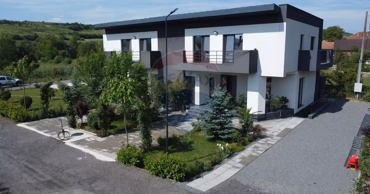 Duplex de vânzare cu 6 camere în Rădaia