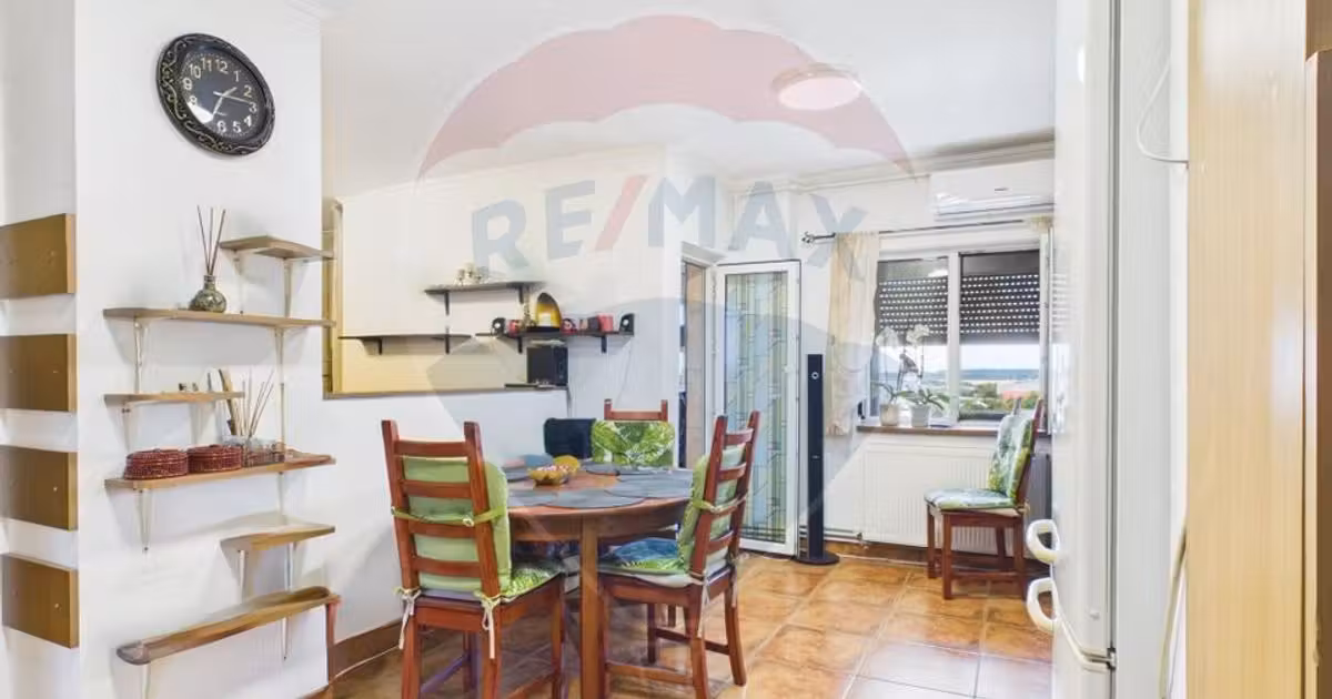 Apartament de vânzare cu 3 camere, mobilat în 1 Decembrie
