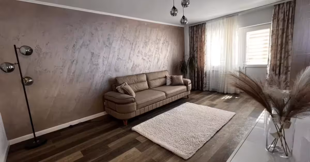 Apartament de vânzare cu 3 camere, mobilat în zona Central, Tulcea