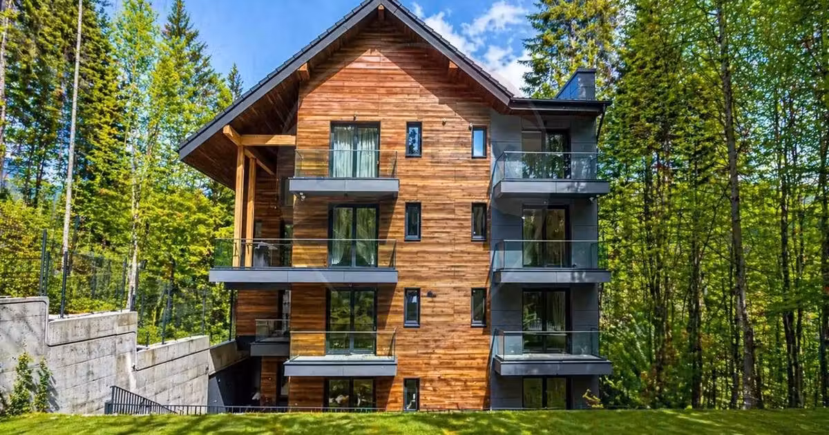 Apartament de vânzare cu 4 camere în Sinaia