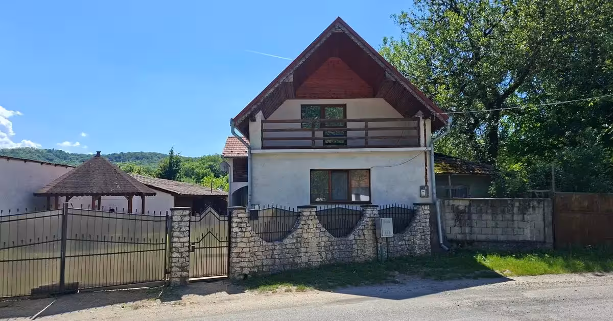 Casă individuală de vânzare cu 3 camere în Lăpușnic