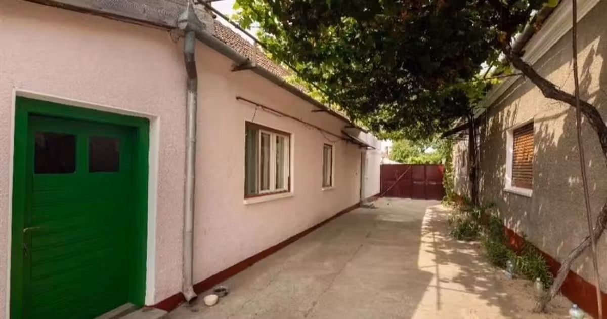 Casă de vânzare cu 4 camere în Tămășeu