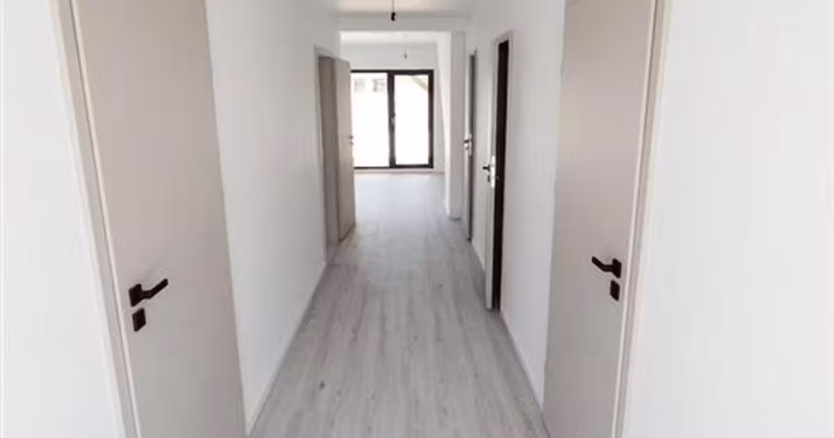 Casă de vânzare cu 4 camere în Nojorid