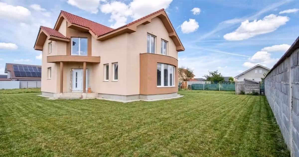 Casă de vânzare cu 5 camere în Nojorid