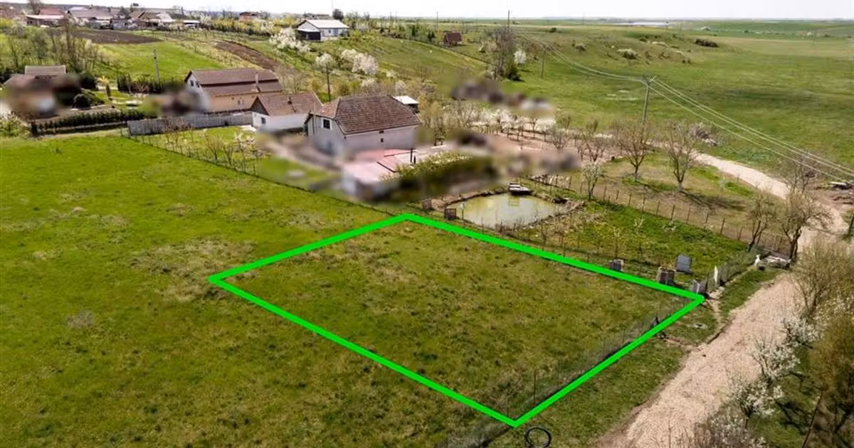 Teren intravilan de vânzare de 530 mp, în Leș