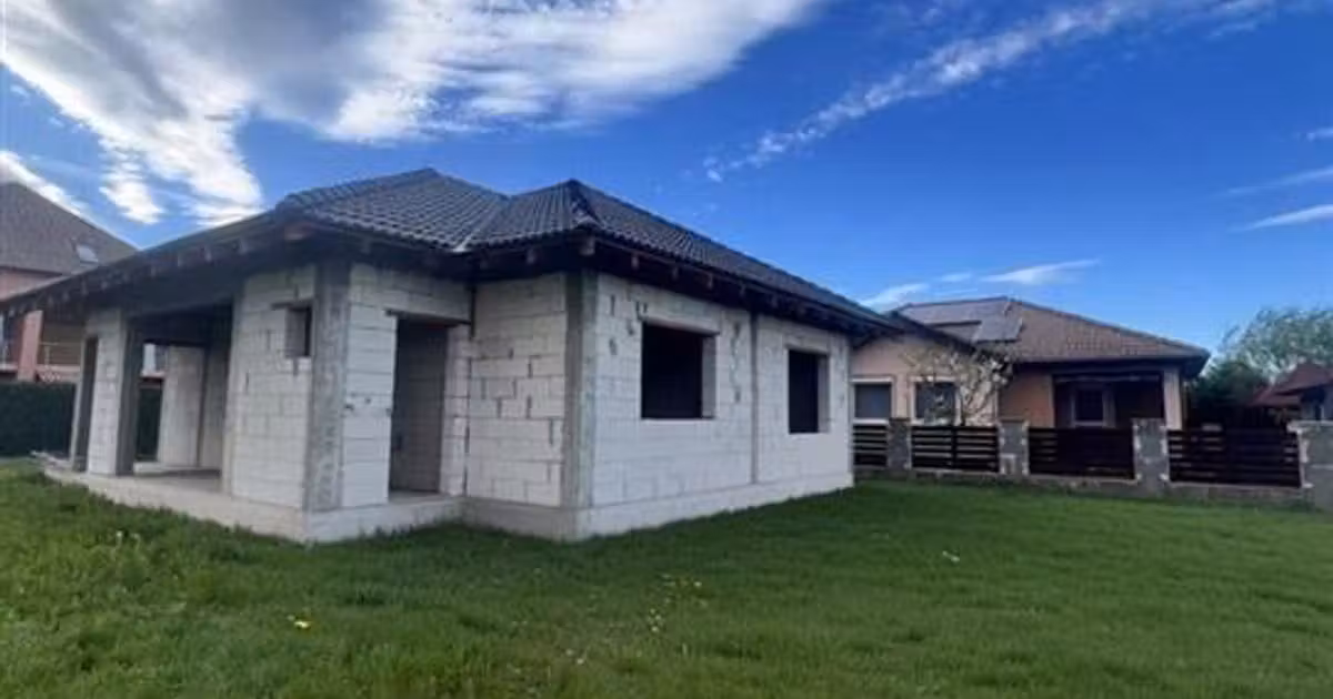 Casă de vânzare cu 4 camere în Sântandrei