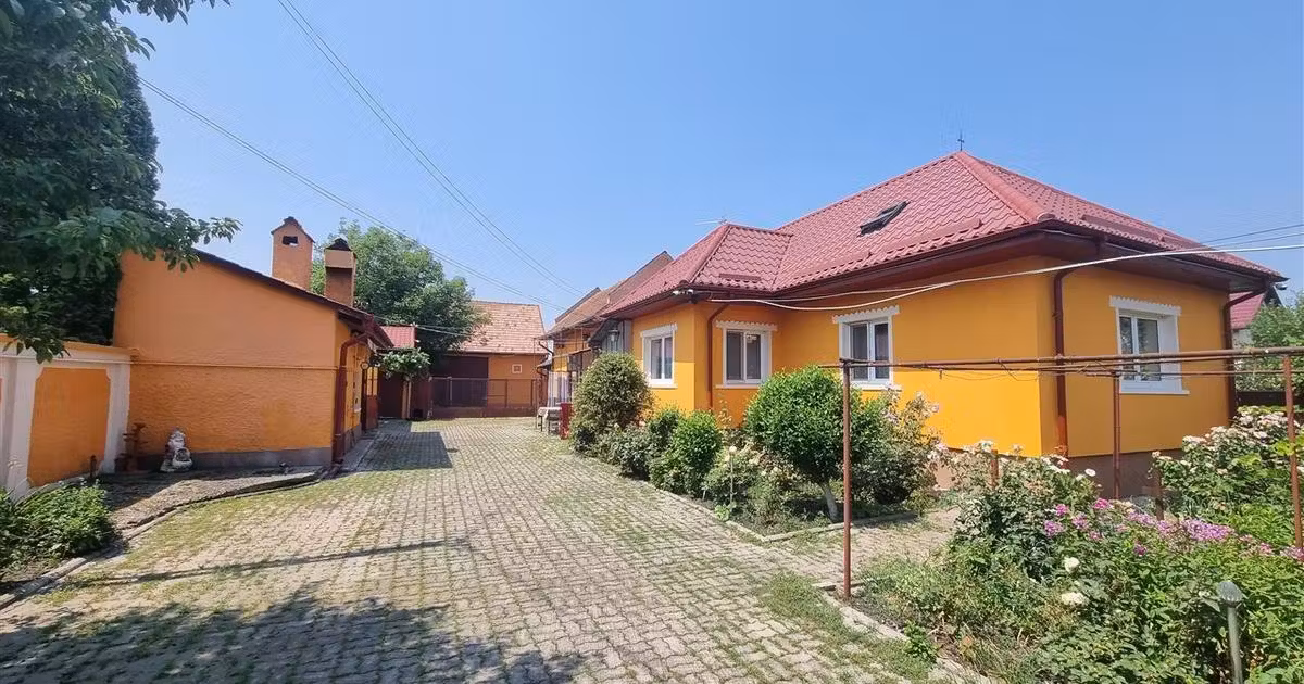 Casă individuală de vânzare cu 4 camere în zona Stupini, Brașov