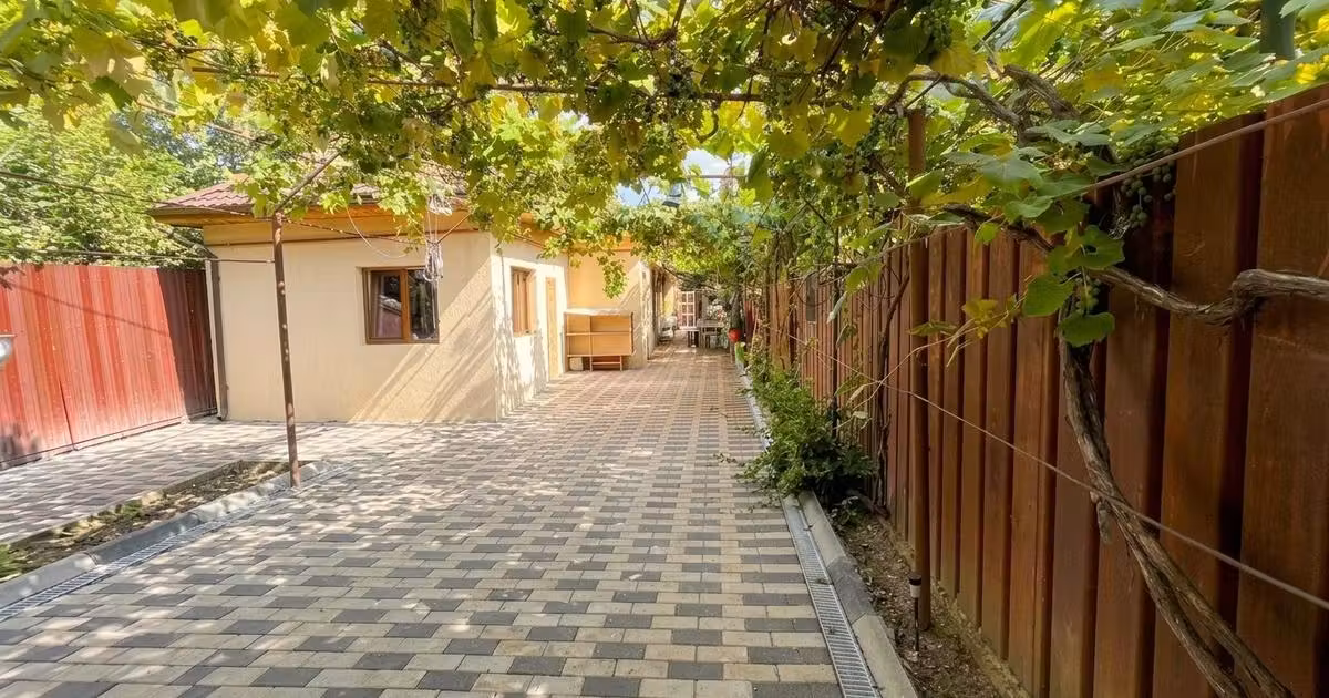 Casă de vânzare cu 3 camere, mobilată în zona Bucureștii Noi, Sector 1