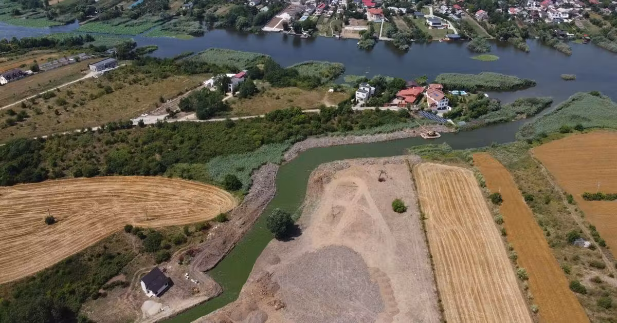 Teren Construcții intravilan de vânzare de 1100 mp, în Vlădiceasca