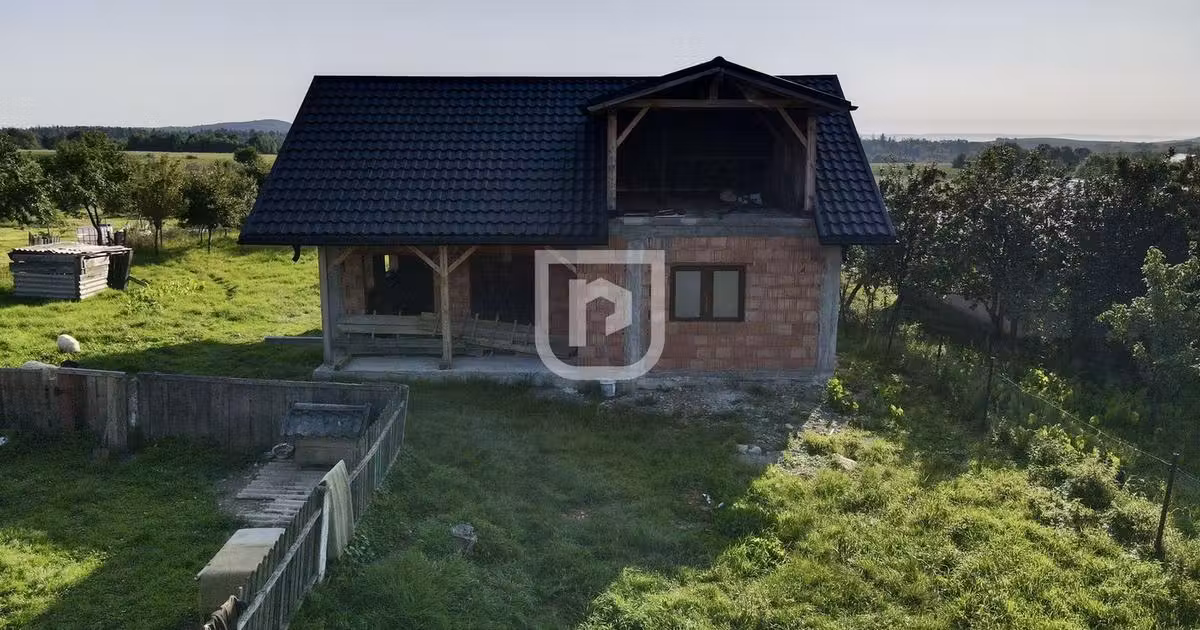 Casă individuală de vânzare cu 4 camere în Clit
