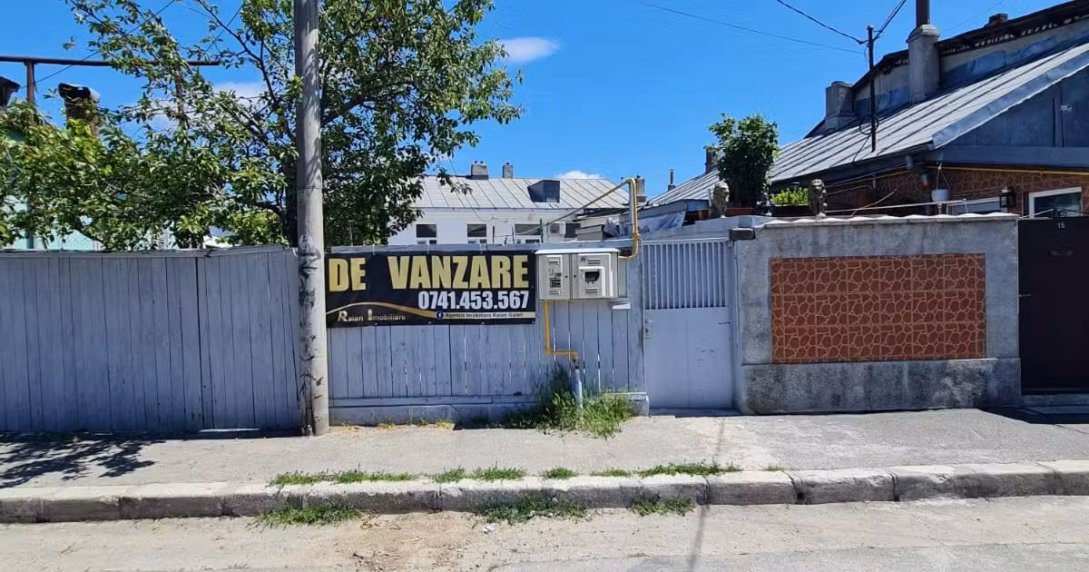 Casă de vânzare cu 3 camere în zona Port, Galați