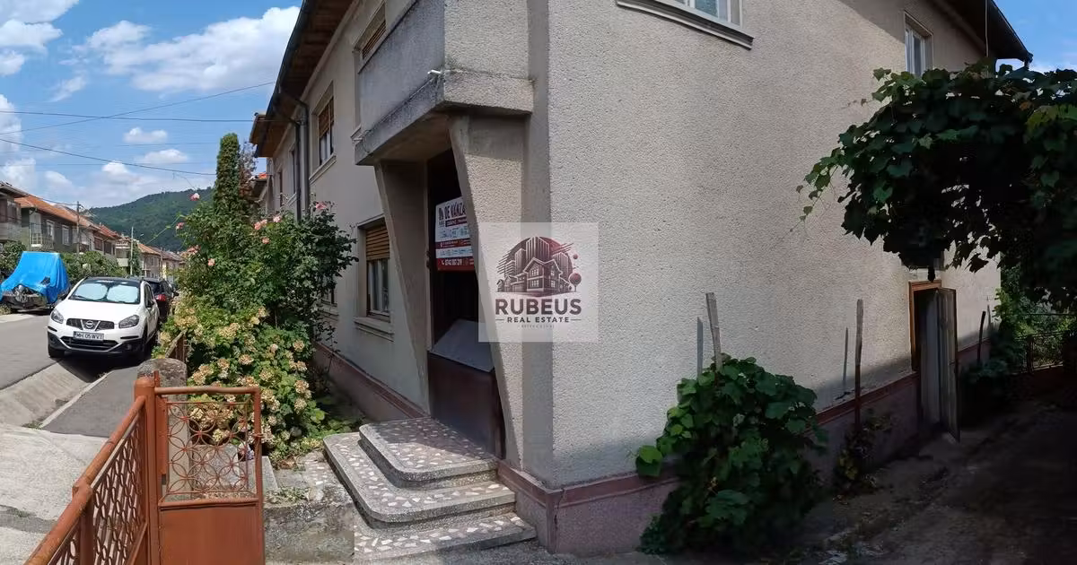 Casă de vânzare cu 6 camere în Orșova