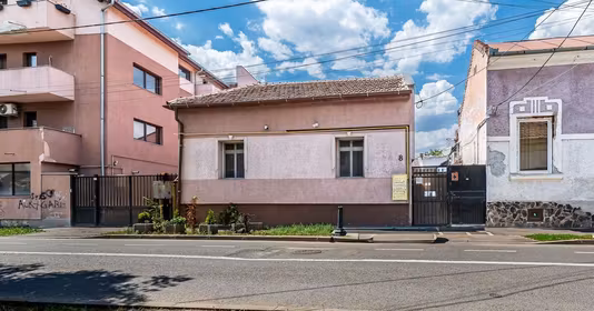 Casă Central