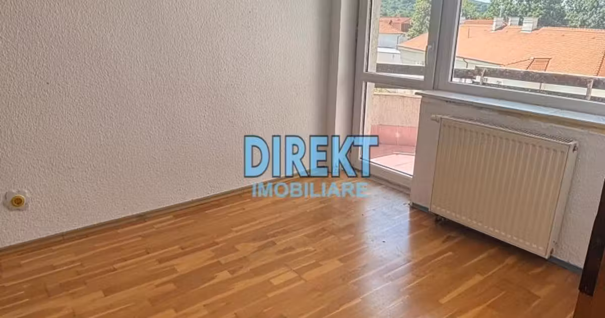 Apartament de vânzare cu 3 camere în zona Central, Bistrița