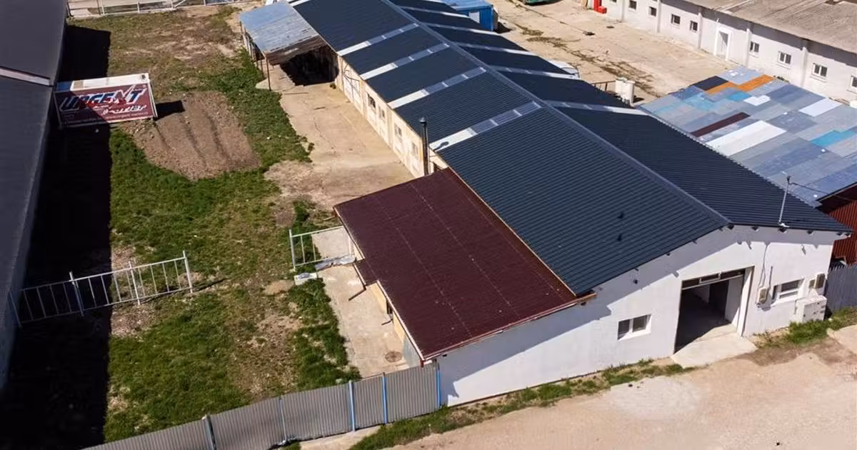 Spațiu industrial de vânzare de 800 mp, în Hălchiu