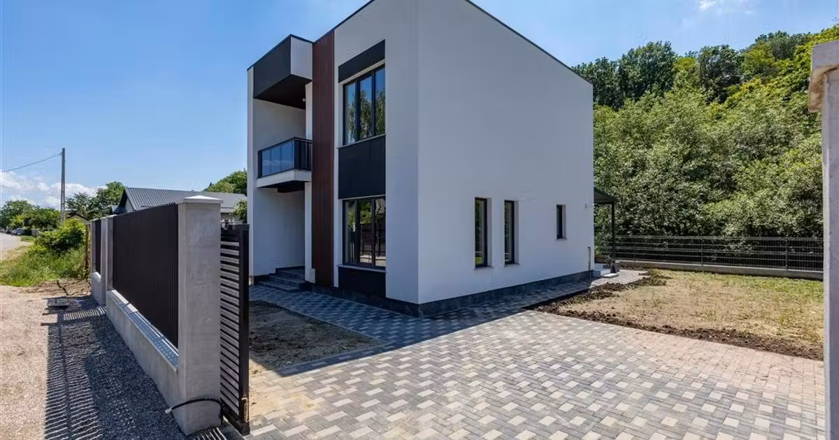Casă individuală de vânzare cu 3 camere în zona Central, Bacău
