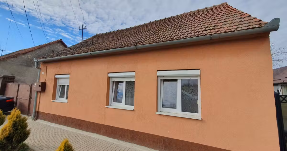 Casă individuală de vânzare cu 3 camere în Deta