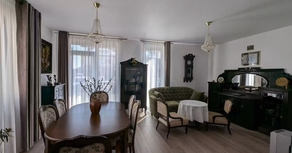 Apartament de vânzare cu 3 camere, mobilat în Șelimbăr