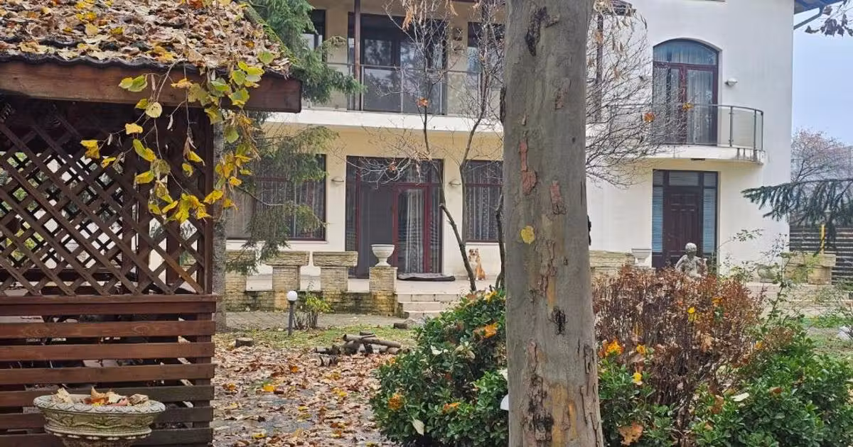 Casă individuală de vânzare cu 10 camere în zona Băneasa, Sector 1
