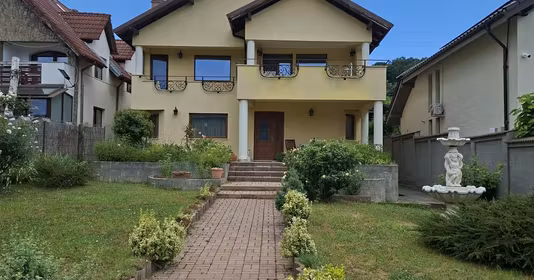 Casă Periferie